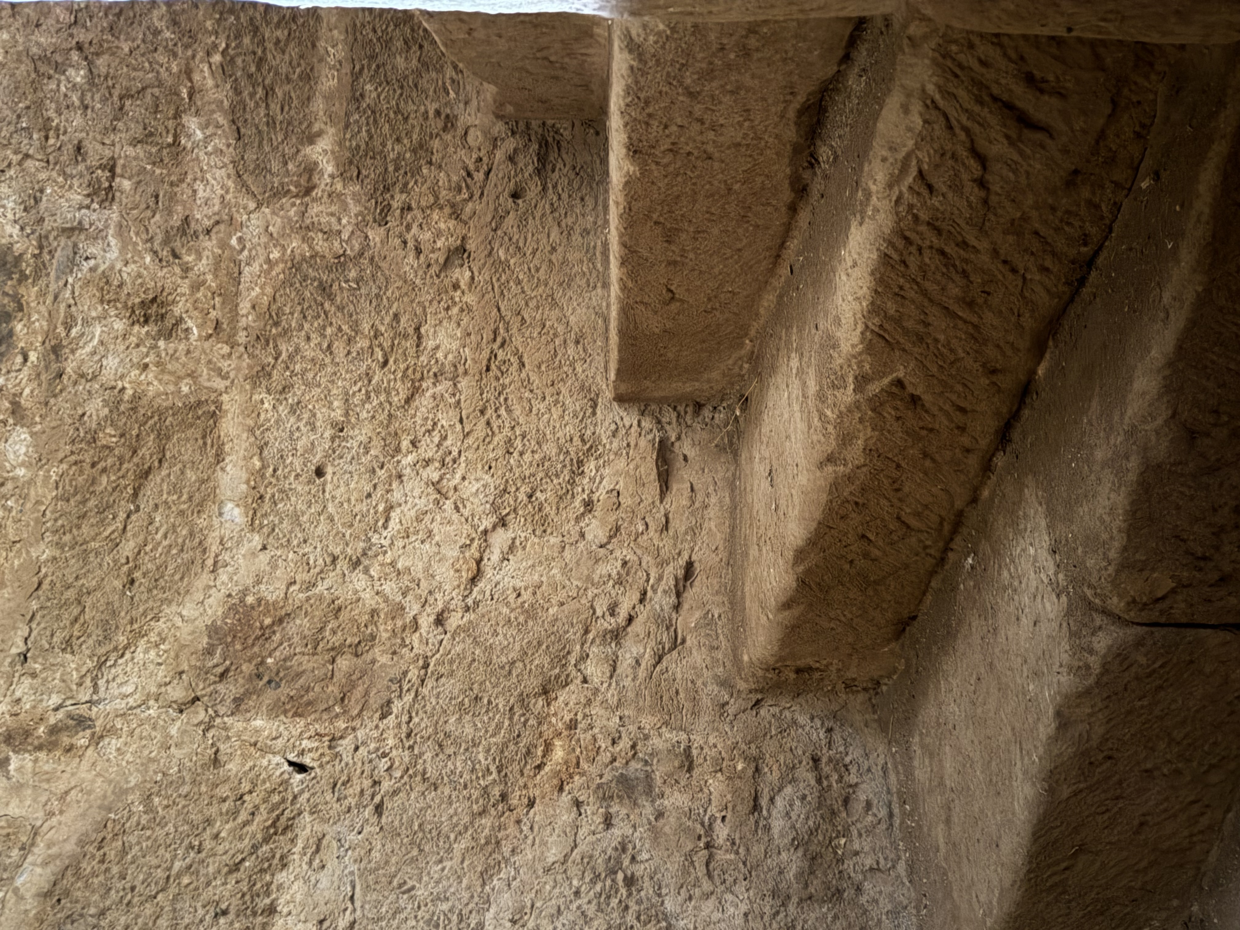 ESCALERAS A LA TORRE LIMPIAS DE ESCOMBROS