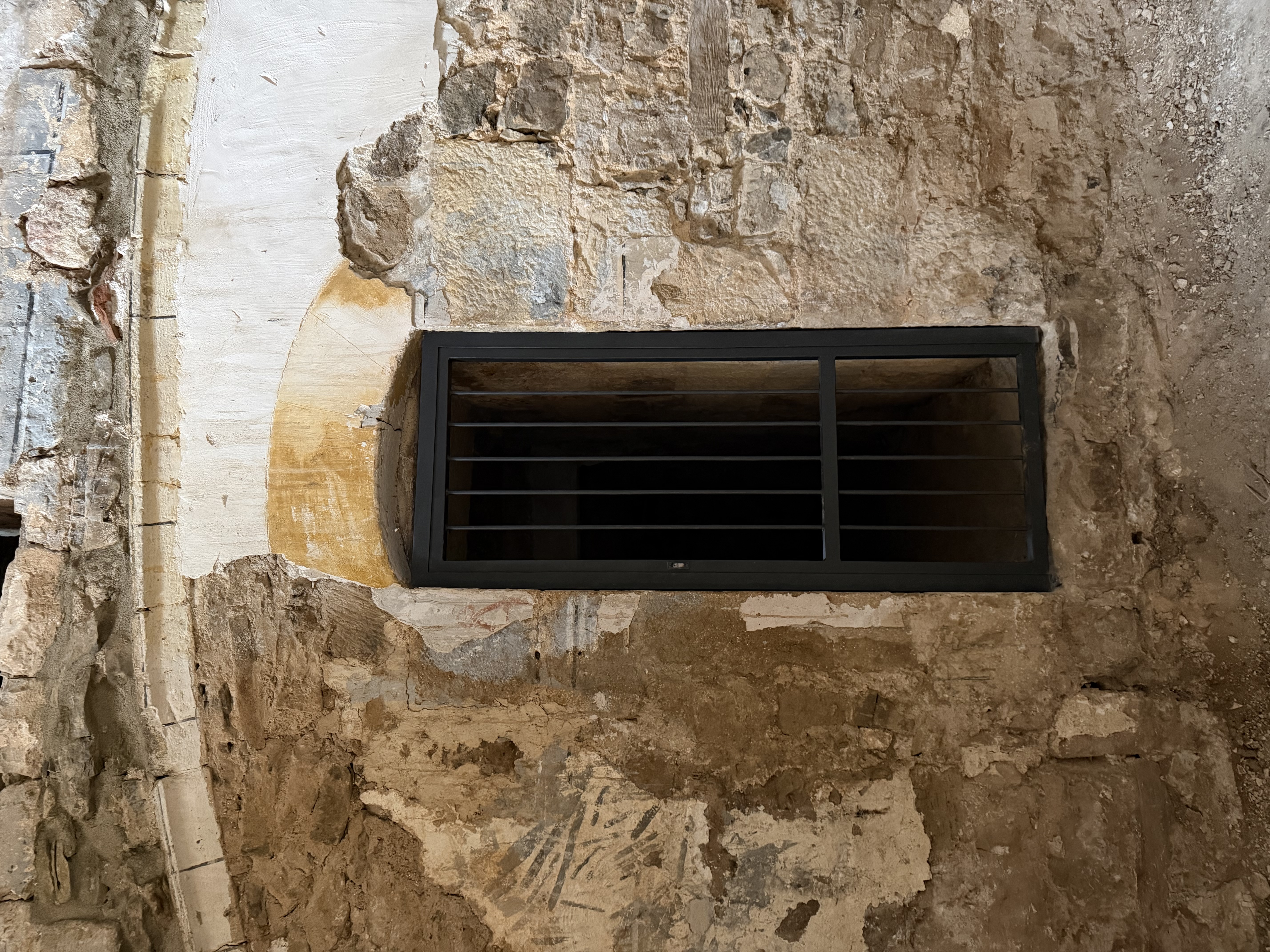 PUERTA DE ACCESO A LA TORRE